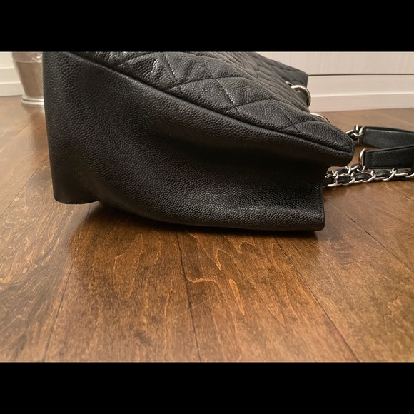 Chanel tote - Picture 6 of 15